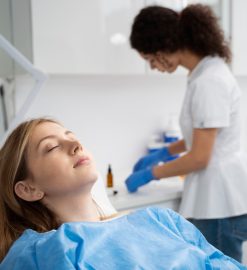 Folia adhezyjna w stomatologii – zastosowanie, właściwości i rodzaje materiałów